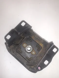 Volvo S40 1.8 2010 GEARBOX MOUNTING FOR SALE DELIVERY AVAILABLE COUNTRY WIDE