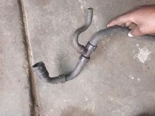 VOLVO•FORD RADIATOR HOSE FOR SALE DELIVERY AVAILABLE COUNTRY WIDE