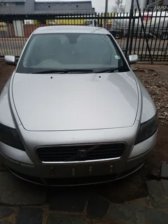 VOLVO S40 2005 2.4i SPARES FOR SALE DELIVERY AVAILABLE COUNTRY WIDE