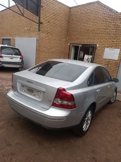 VOLVO S40 2005 2.4i SPARES FOR SALE DELIVERY AVAILABLE COUNTRY WIDE