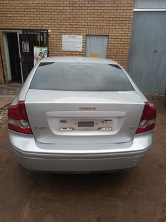 VOLVO S40 2005 2.4i SPARES FOR SALE DELIVERY AVAILABLE COUNTRY WIDE