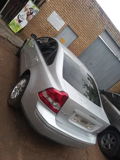 VOLVO S40 2005 2.4i SPARES FOR SALE DELIVERY AVAILABLE COUNTRY WIDE
