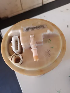 VOLVO V50 2003-2012 FUEL PUMP FOR SALE DELIVERY AVAILABLE COUNTRY WIDE***CONFIRM THE CONNECTION***