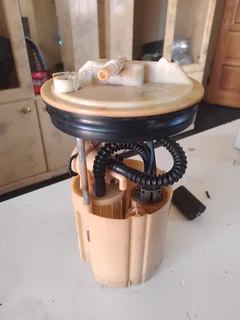 VOLVO V50 2003-2012 FUEL PUMP FOR SALE DELIVERY AVAILABLE COUNTRY WIDE***CONFIRM THE CONNECTION***