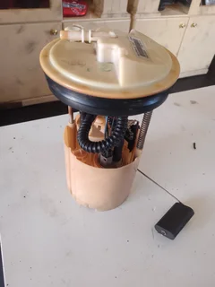 VOLVO V50 2003-2012 FUEL PUMP FOR SALE DELIVERY AVAILABLE COUNTRY WIDE***CONFIRM THE CONNECTION***