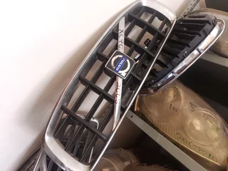 VOLVO XC70 2008 BUMPER GRILL ENGINE FOR SALE DELIVERY AVAILABLE COUNTRY WIDE