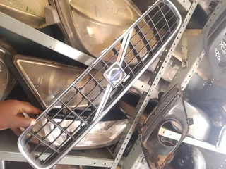 VOLVO XC70 2001-2004 BUMPER GRILL ENGINE FOR SALE DELIVERY AVAILABLE COUNTRY WIDE