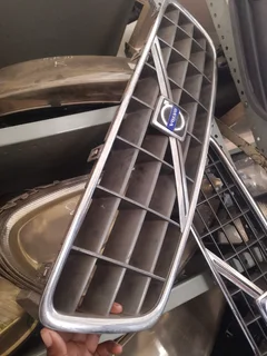 VOLVO XC70 2001-2004 BUMPER GRILL ENGINE FOR SALE DELIVERY AVAILABLE COUNTRY WIDE