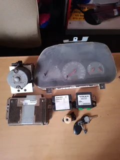 VOLVO S40 2.0L 1995-2004 LOCKSET FOR SALE DELIVERY AVAILABLE COUNTRY WIDE