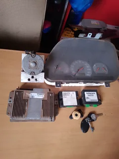 VOLVO S40 2.0L 1995-2004 LOCKSET FOR SALE DELIVERY AVAILABLE COUNTRY WIDE