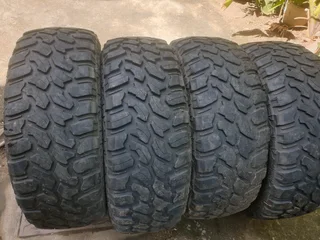 285 70 17.royal Black Mud Terrain M/t