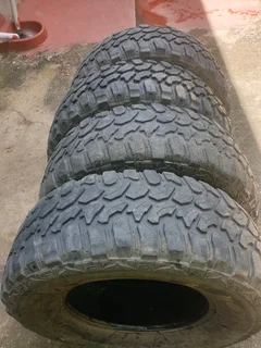 285 70 17.ROYAL BLACK MUD TERRAIN M/T