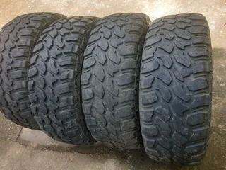 285 70 17.ROYAL BLACK MUD TERRAIN M/T