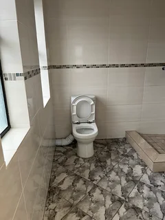 En-Suite Room to Rent in Parklands (Only Females)