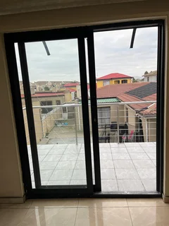 En-Suite Room to Rent in Parklands (Only Females)