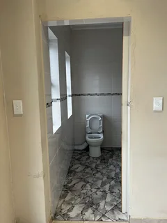 En-Suite Room to Rent in Parklands (Only Females)