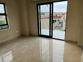 En-Suite Room to Rent in Parklands (Only Females)