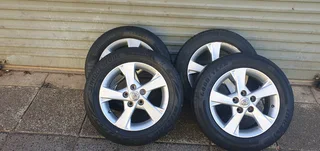 Toyota Corolla rims and tyres