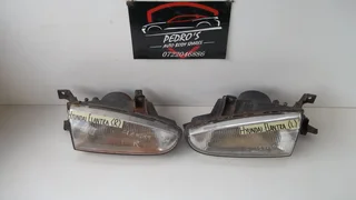 Hyundai Elantra Headlight Set (L&R)