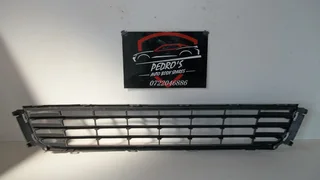 VW Polo Sedan 2011 front bumper center grille