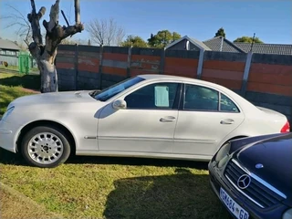 Stripping Mercedes Benz W211 E270 with M647 engine