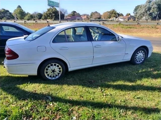 Stripping Mercedes Benz W211 E270 with M647 engine