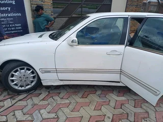 Stripping Mercedes Benz W210 E240 with M112 engine