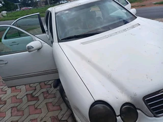Stripping Mercedes Benz W210 E240 with M112 engine