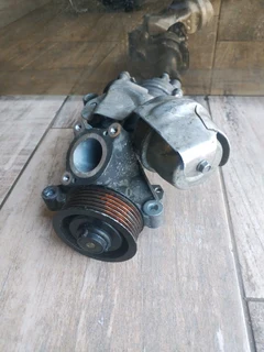 Mercedes benz w204 c class and w212 e class m274 water pump