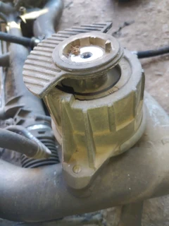 Mercedes Benz W204 C Class and W212 E Class engine mounting