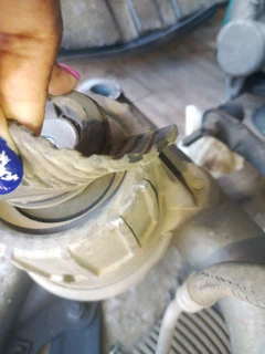 Mercedes Benz W204 C Class and W212 E Class engine mounting