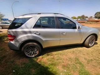 Stripping 2006 Mercedes Benz W164 ML350 with M272 engine