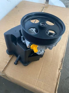 Mercedes Benz W203 C Class M271 power steering pump