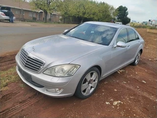 Stripping Mercedes Benz W221 S350 with M272 engine