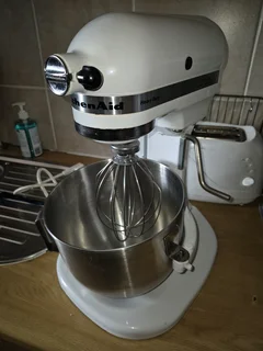 4.8L Kitchen Aid stand mixer, lifting bowl, heavy duty