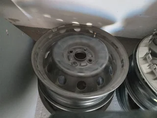 15" Toyota Steel Rims With Hub Caps
