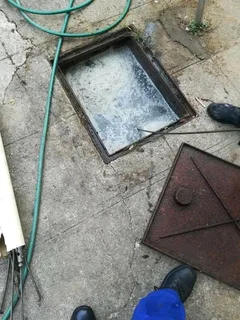 UNBLOCKING DRAINS AND SEWER LINES