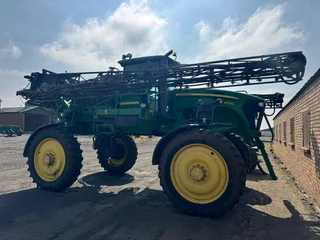 John Deere 4730 hoogloop spuit &#43;- 2010 model