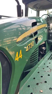 John Deere 4730 hoogloop spuit &#43;- 2010 model