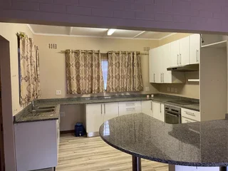 Stunning huge house for rent 1 minute from UKZN