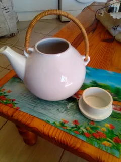 Stylish 1960 Finnish designed GA 3 large Arabia in matte white design by Ulla Procope Tea pot