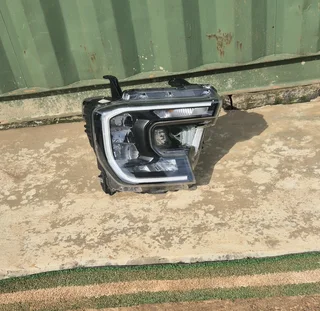 Ford Ranger t9 right headlight LED