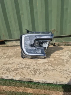 Ford Ranger t9 right headlight LED