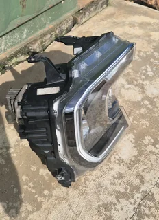 Ford Ranger t9 right headlight LED