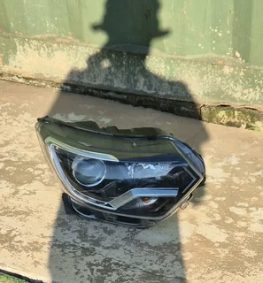 Renault triber right headlight