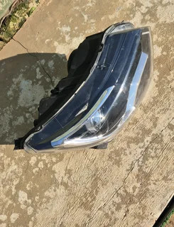 Renault triber right headlight