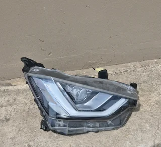 Isuzu D-MAX right headlight LED