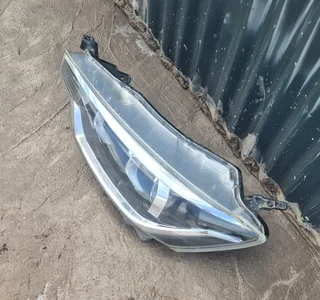 Suzuki ertiga or Toyota rumion left headlight