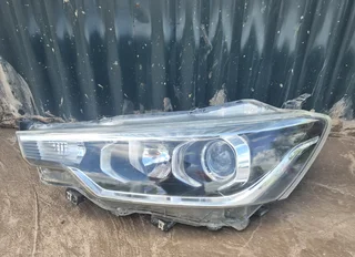 Suzuki ertiga or Toyota rumion left headlight