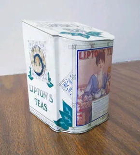 Lipton's teas collectable tin +/- 108mm x 98mm x 138mm